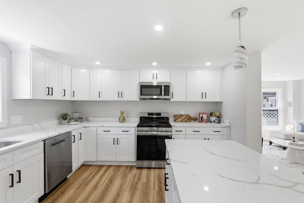 37 Campaw St, Lowell MA 01850 photo 23