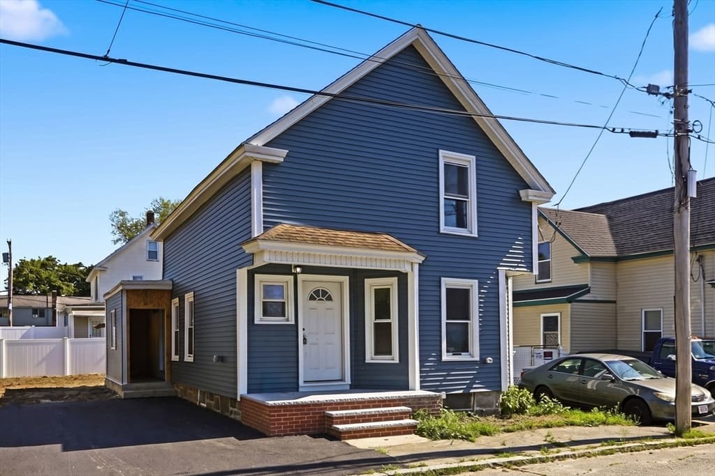 37 Campaw St, Lowell MA 01850