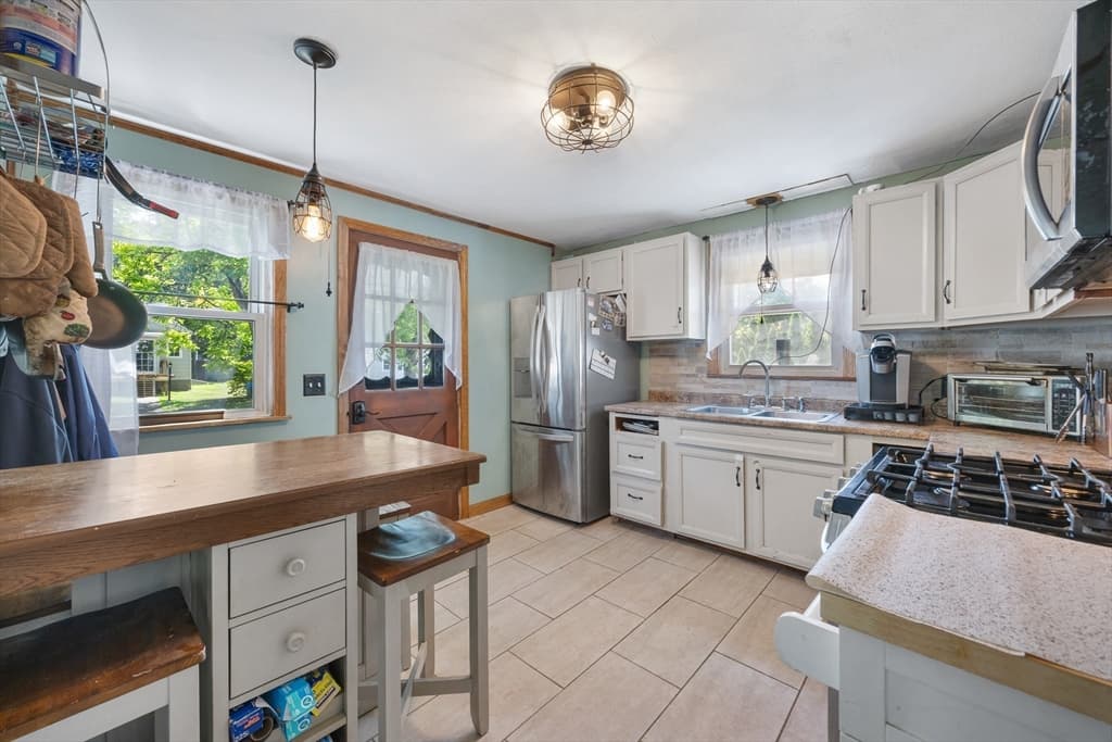 26 Thompson St, East Longmeadow MA 01028 photo 6