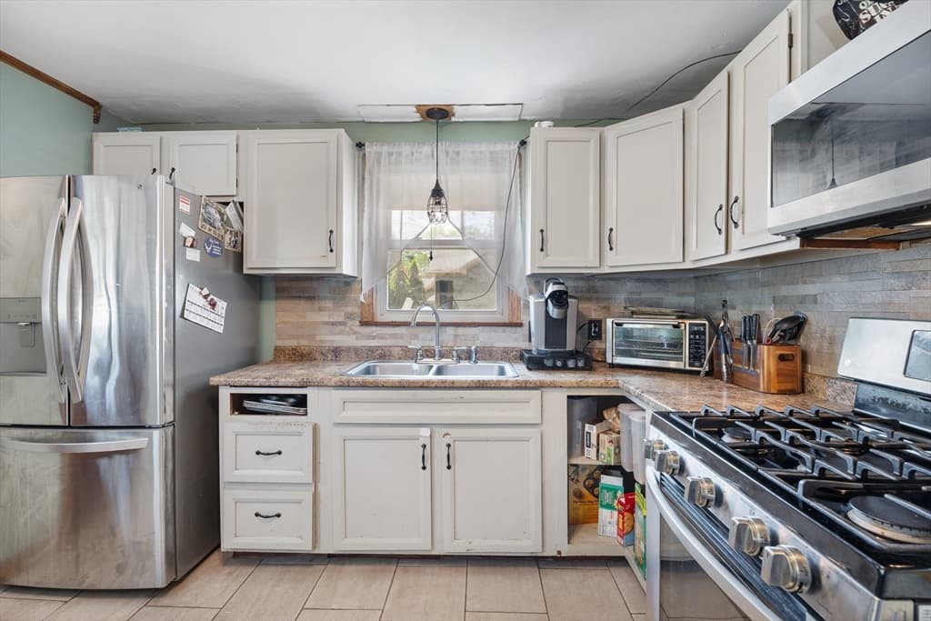 26 Thompson St, East Longmeadow MA 01028 photo 7