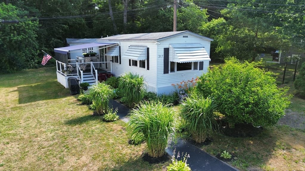 317 W Grove St, Middleboro MA 02346