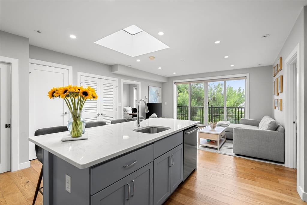 Condominium at 10 Everett St # 402, Boston MA 02128, Boston, photo 2 of 18
