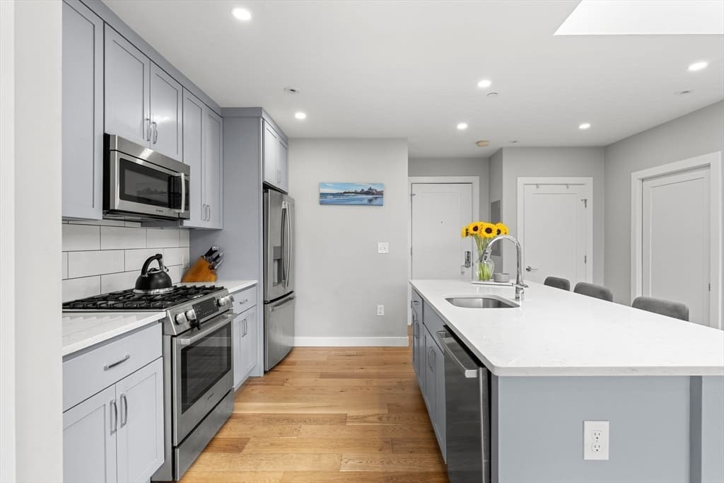 Condominium at 10 Everett St # 402, Boston MA 02128, Boston, photo 3 of 18
