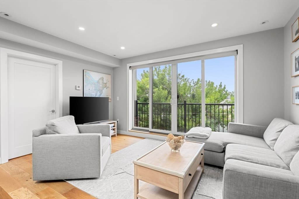 Condominium at 10 Everett St # 402, Boston MA 02128, Boston, photo 5 of 18