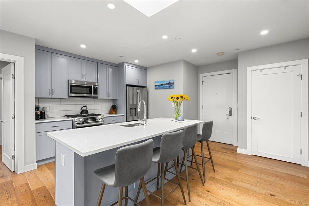 Condominium at 10 Everett St # 402, Boston MA 02128, Boston, photo 4 of 18