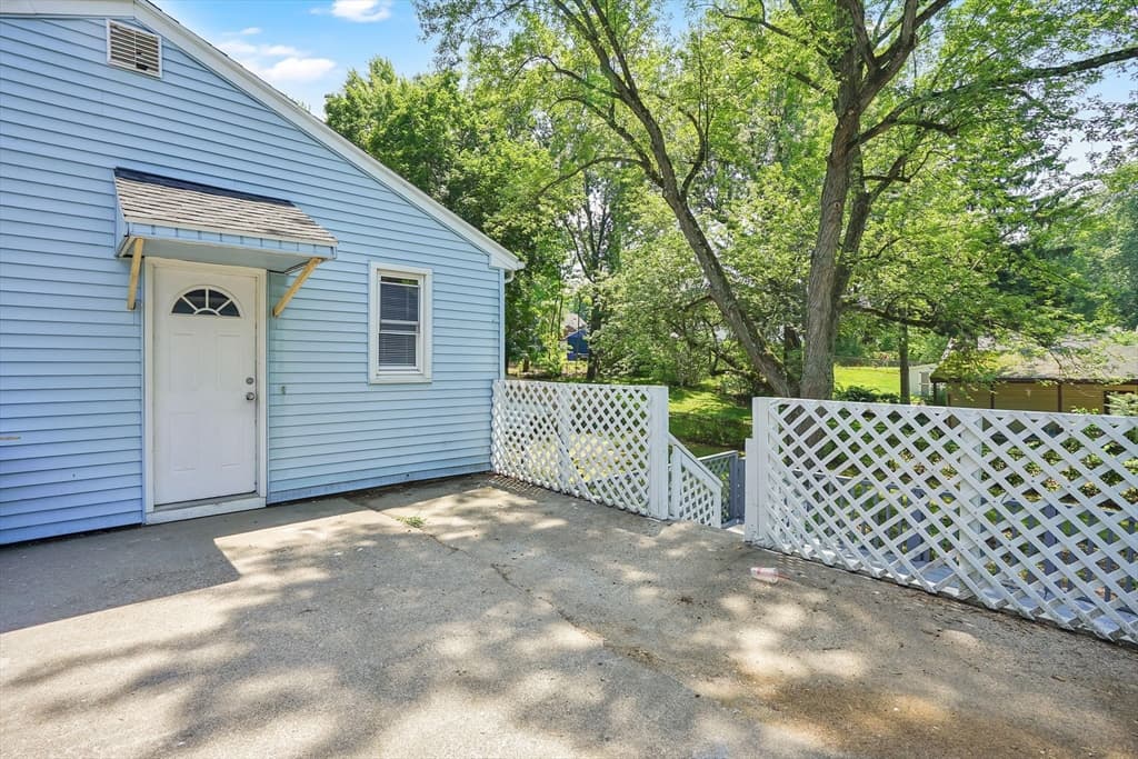 85 Bircham St, Springfield MA 01104 photo 3