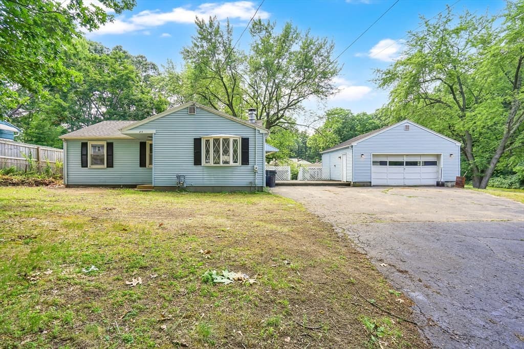 85 Bircham St, Springfield MA 01104