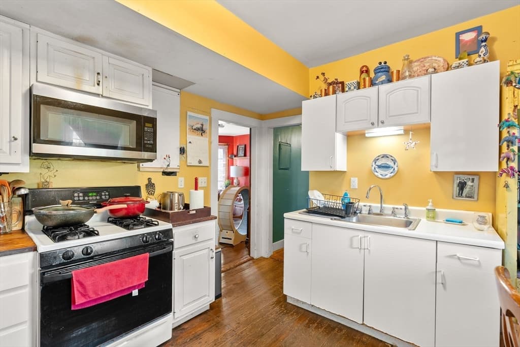 3 Family at 9 Blanvon Road, Boston MA 02130, Boston, photo 18 of 23