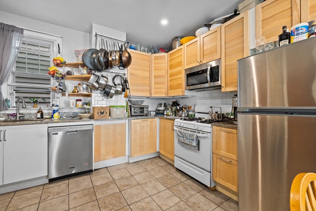 2 Family - 2 Units Up/Down at 589 Saratoga St, Boston MA 02128, Boston, photo 24 of 42
