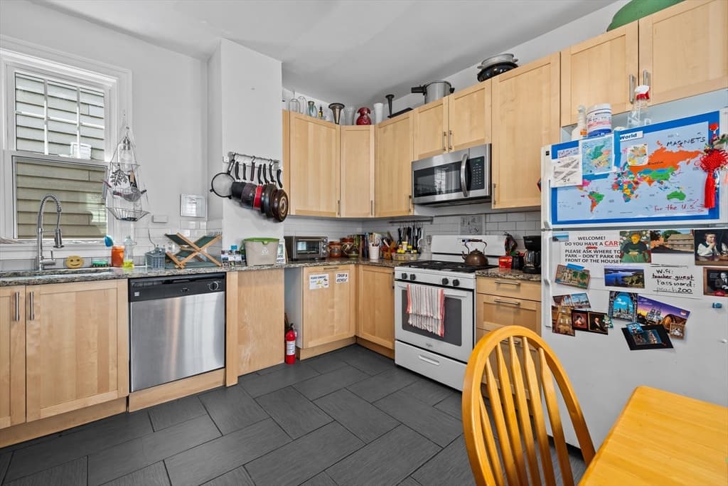 2 Family - 2 Units Up/Down at 589 Saratoga St, Boston MA 02128, Boston, photo 8 of 42