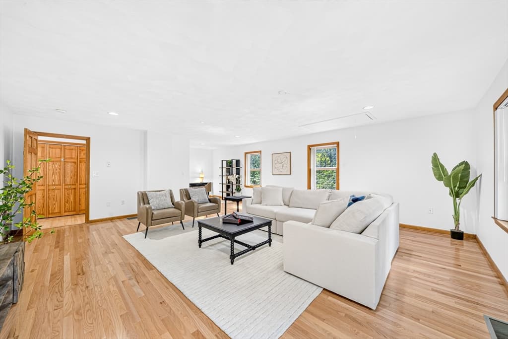 35 Brentwood Rd, Woburn MA 01801 photo 17