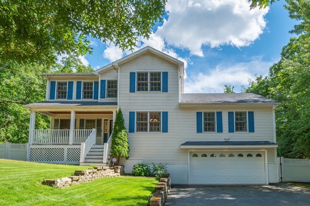 35 Brentwood Rd, Woburn MA 01801