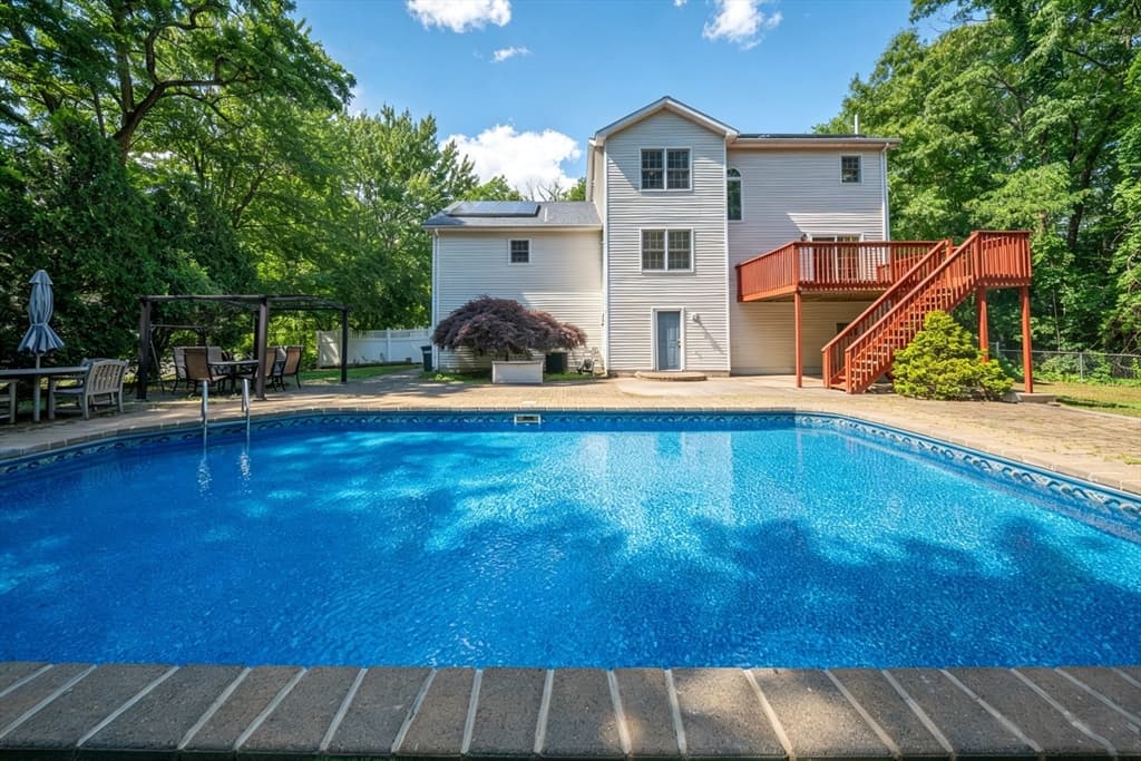 35 Brentwood Rd, Woburn MA 01801 photo 38