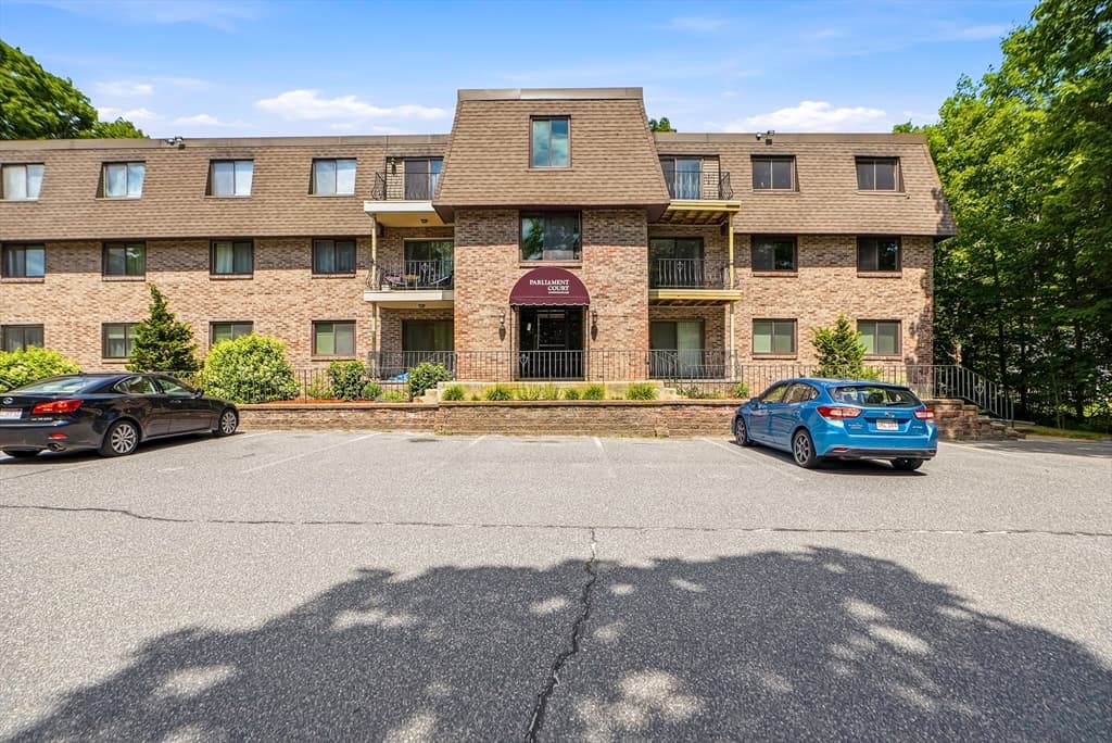 59 School St # B18, Northborough MA 01532