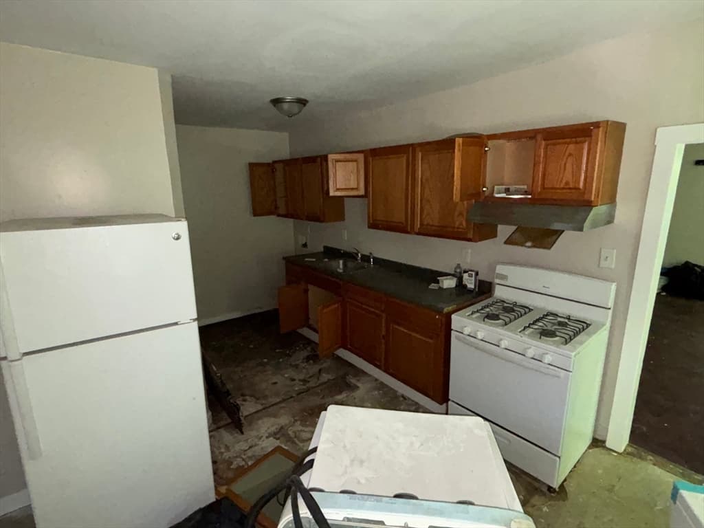 77-79 Beach St, Haverhill MA 01832 photo 3