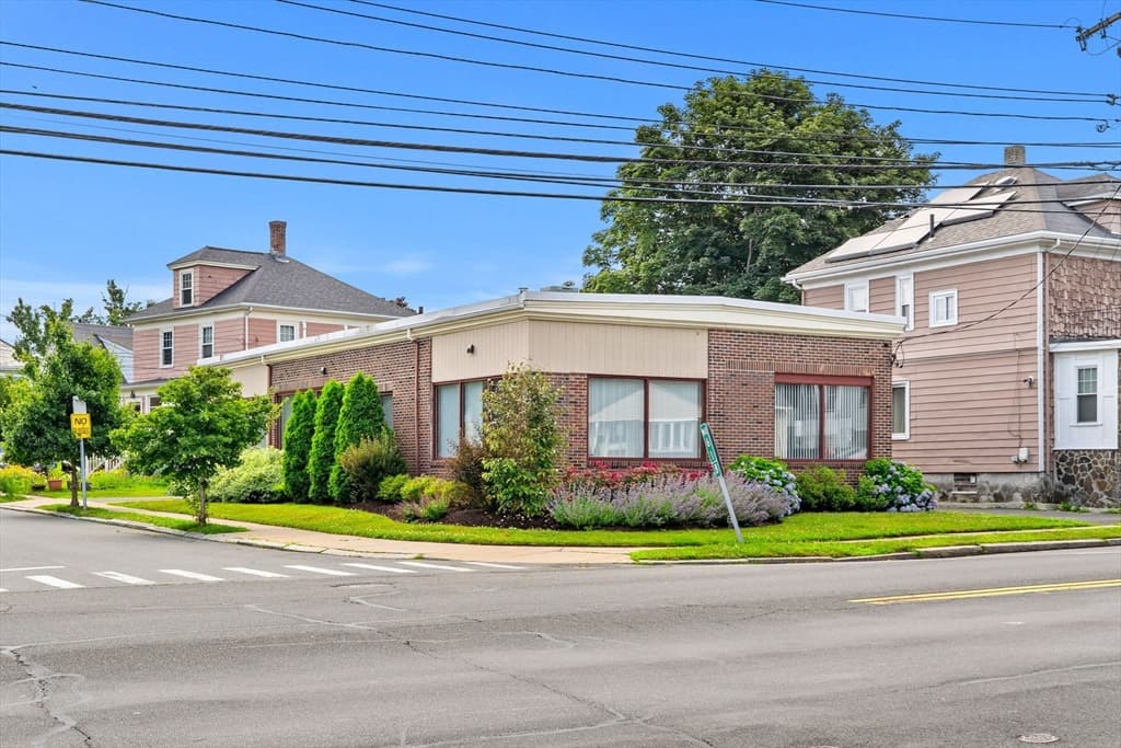 189 Loring Ave, Salem MA 01970