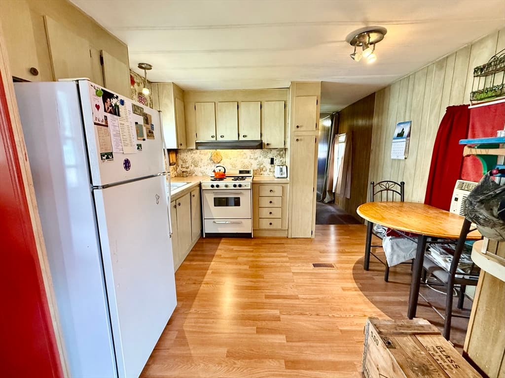 37 Klondike Ave, Westfield MA 01085 photo 10
