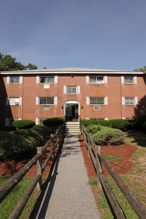 9 Glen Ave # 18, Chelmsford MA 01824 photo 2