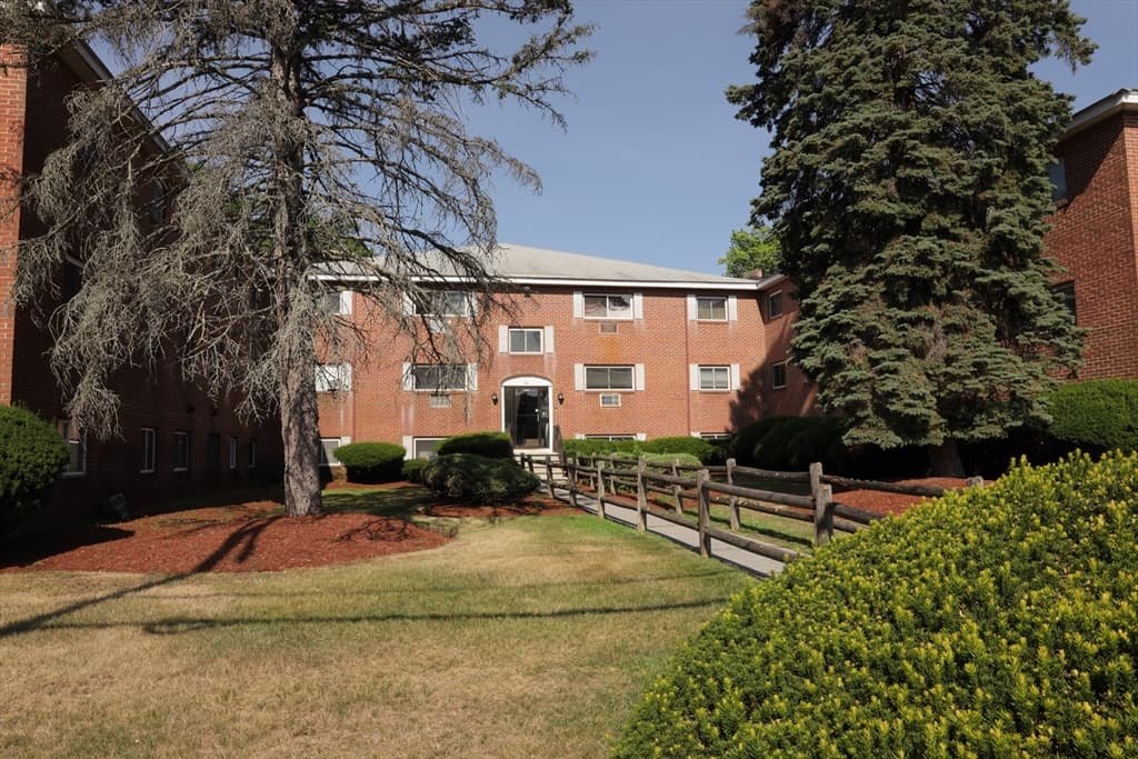 9 Glen Ave # 18, Chelmsford MA 01824