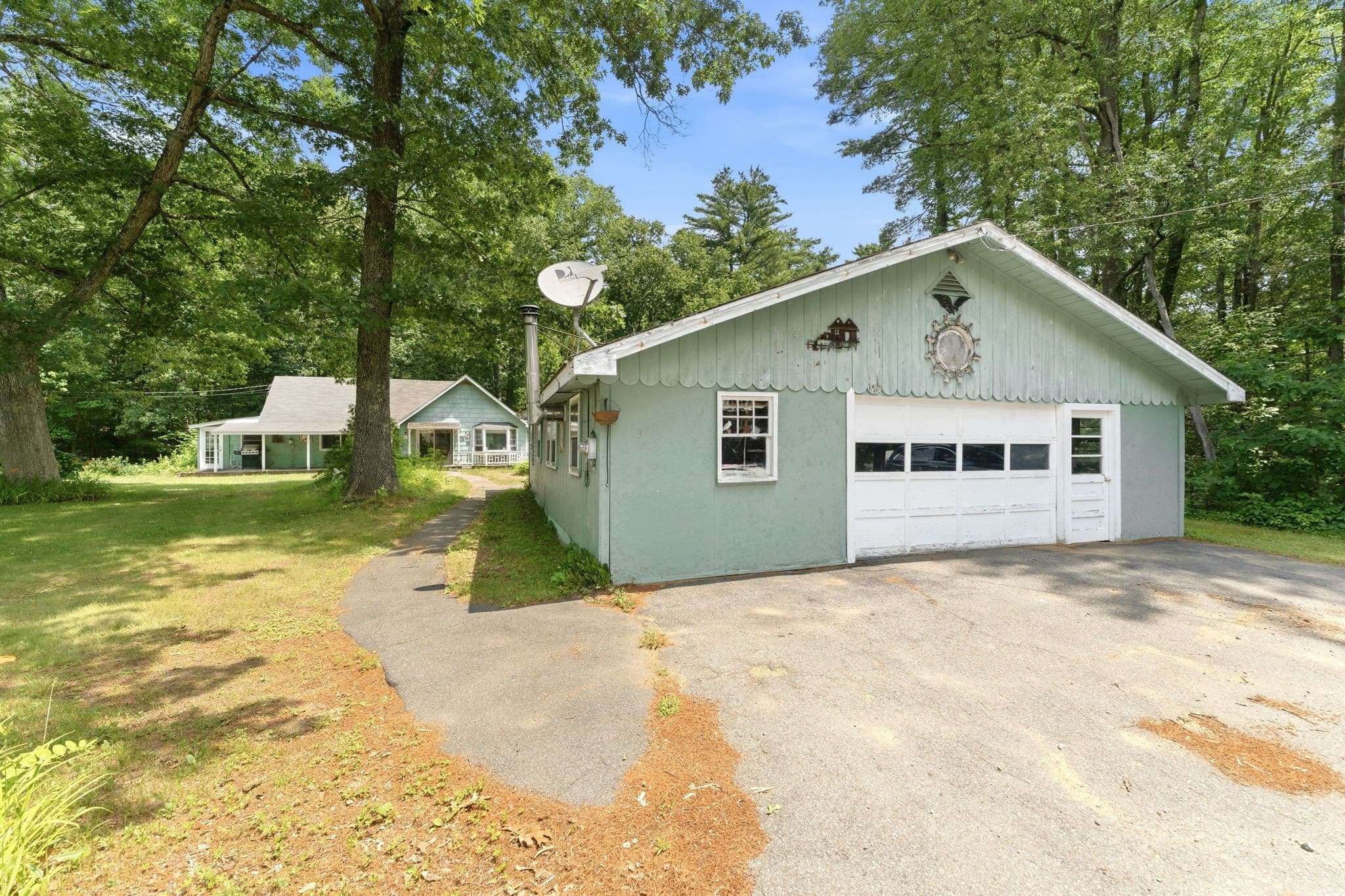 Single Family Residence at 4 Essex St, Holland MA 01521, Holland, photo 2 of 42