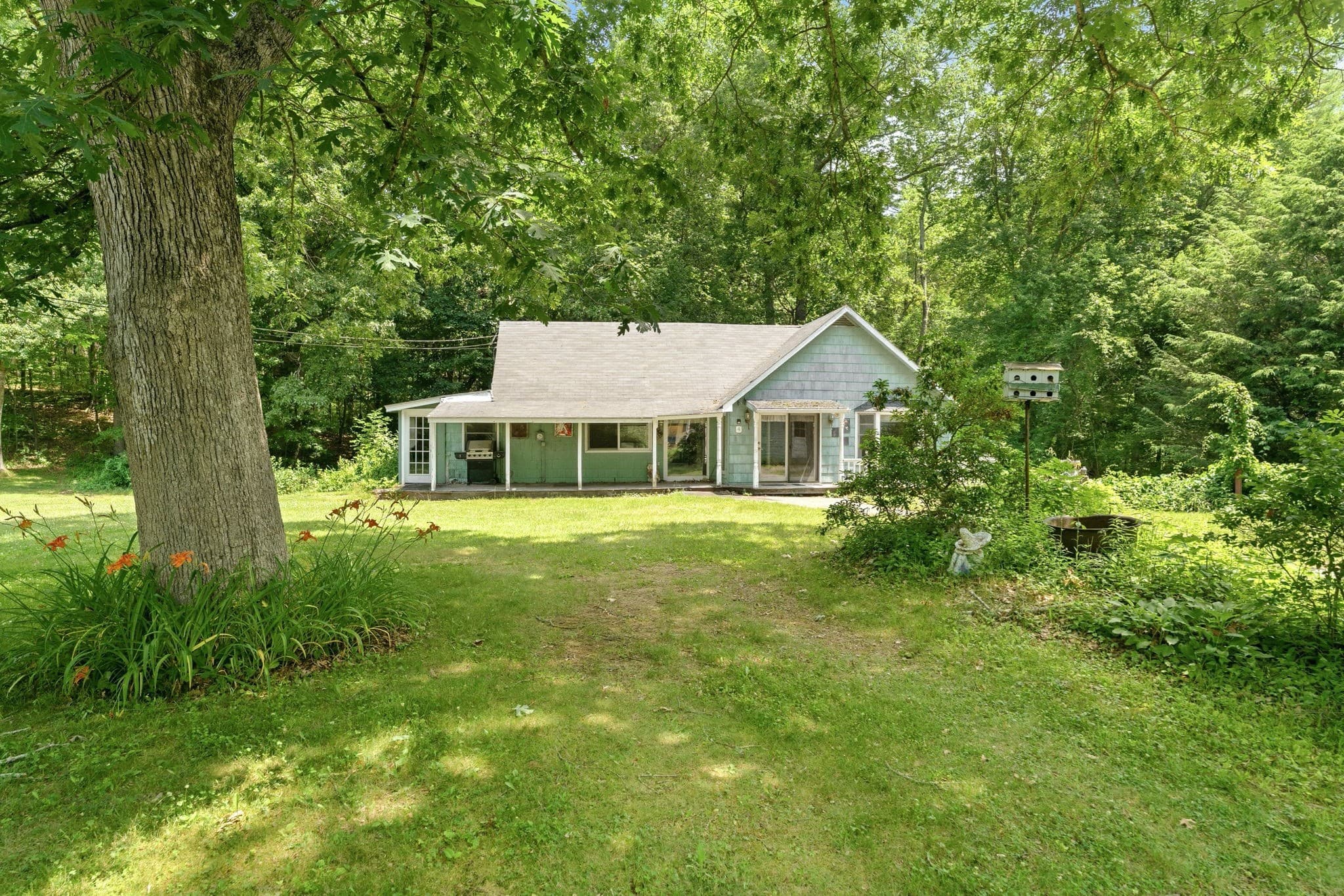 Single Family Residence at 4 Essex St, Holland MA 01521, Holland, photo 3 of 42