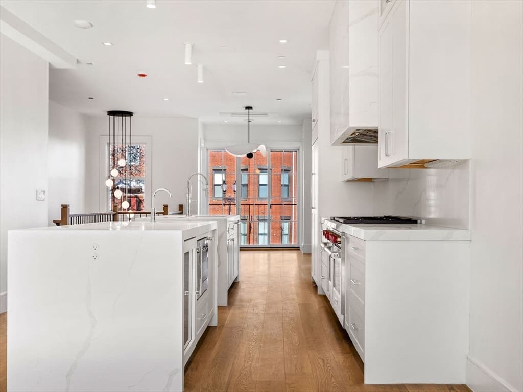 561 E Broadway # 561, Boston MA 02127