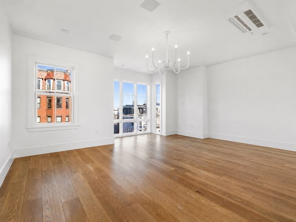 Condominium at 561 E Broadway # 561, Boston MA 02127, Boston, photo 9 of 36