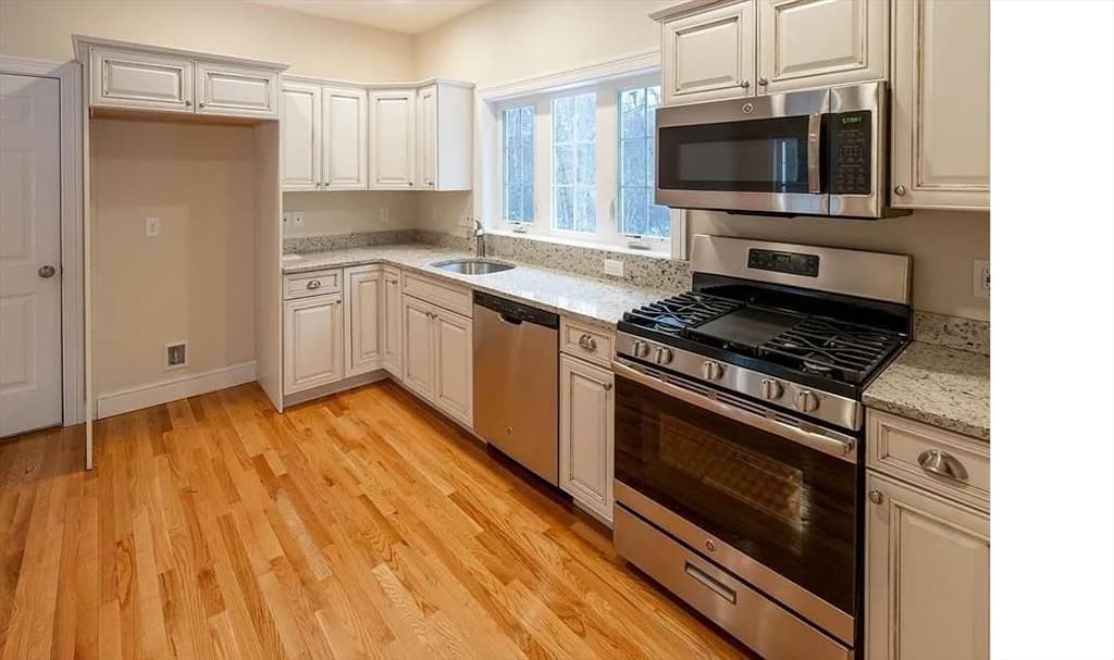 660 Mayflower Landing, Holliston MA 01746 photo 6