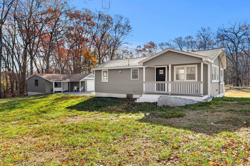16 Jeanne Darc St, Lowell MA 01854