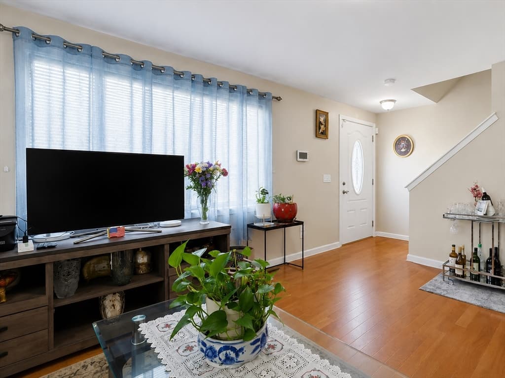 17 Bolton St, Worcester MA 01604 photo 3