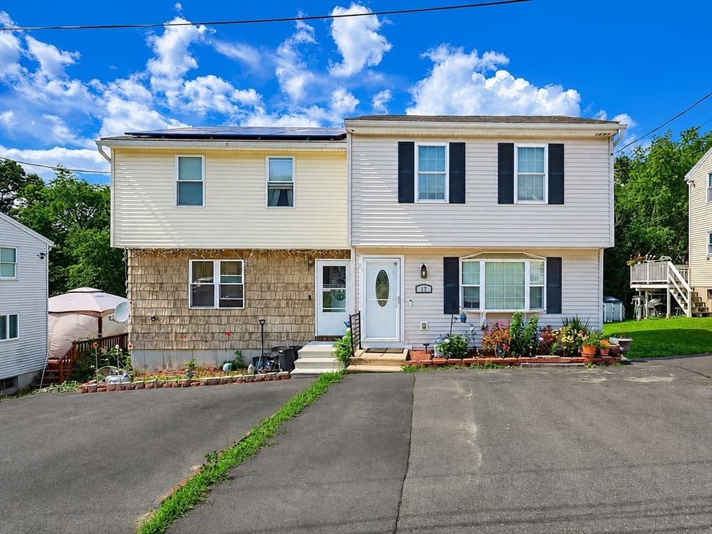 17 Bolton St, Worcester MA 01604