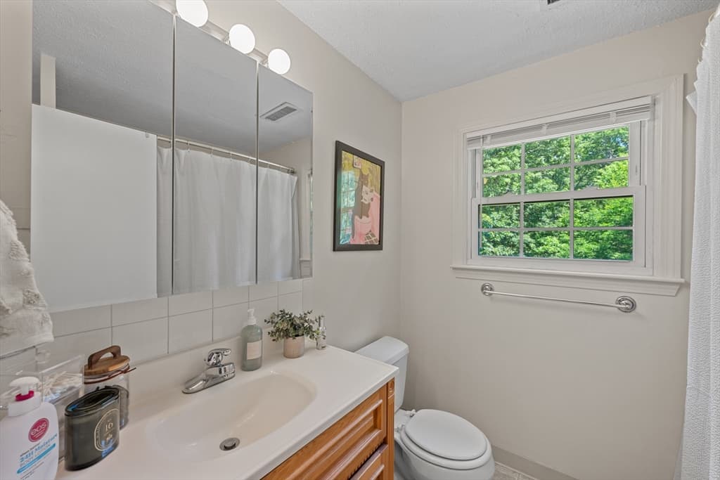 Multi Family at 607-609 Flat Hill Rd, Lunenburg MA 01462, photo 27 of 42
