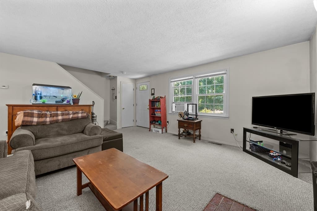 Multi Family at 607-609 Flat Hill Rd, Lunenburg MA 01462, photo 6 of 42