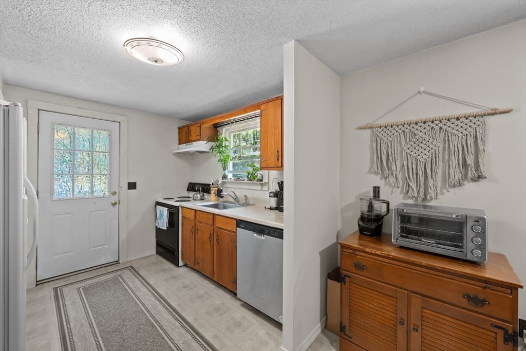 Multi Family at 607-609 Flat Hill Rd, Lunenburg MA 01462, photo 9 of 42