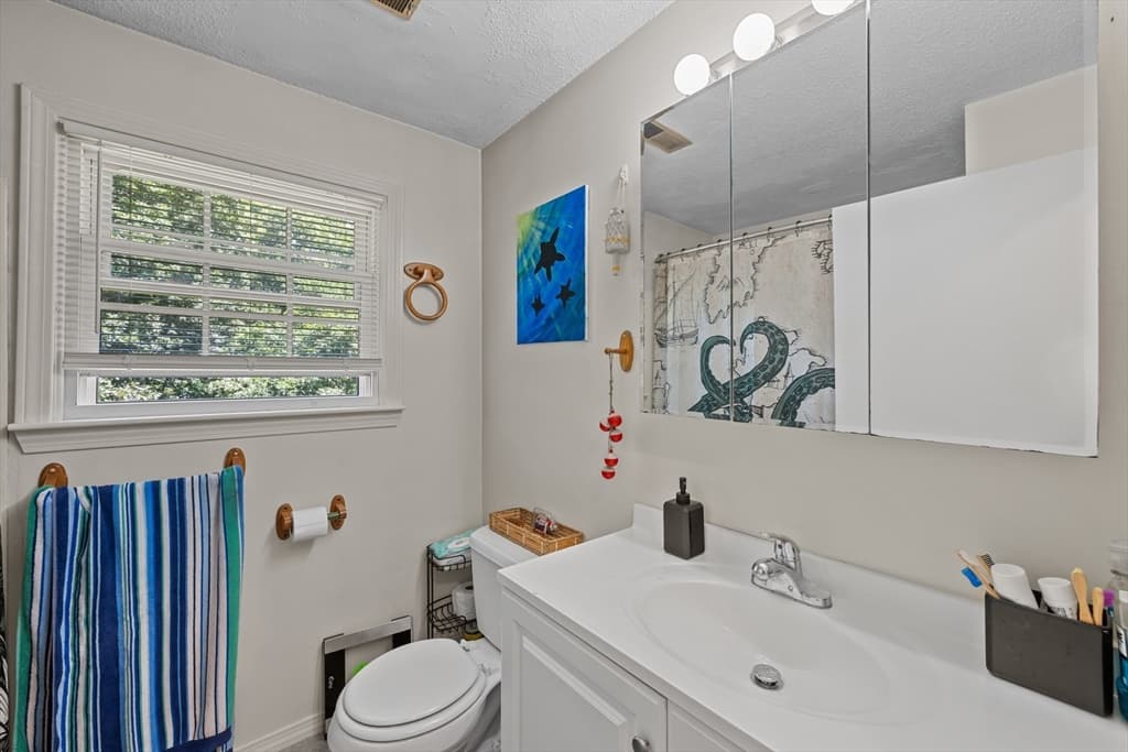 Multi Family at 607-609 Flat Hill Rd, Lunenburg MA 01462, photo 11 of 42