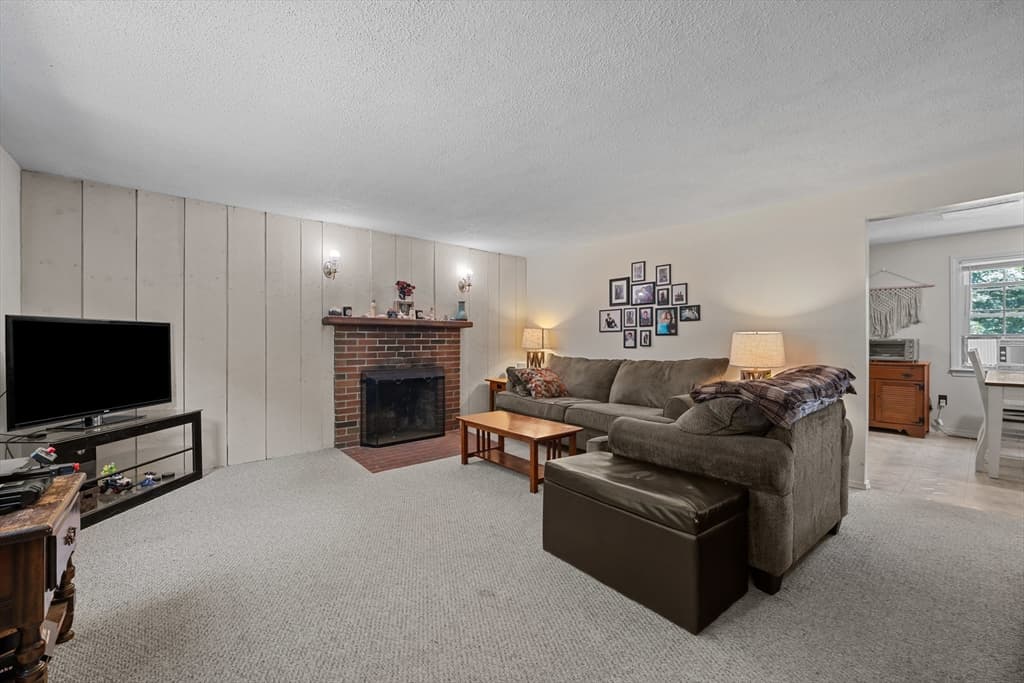 Multi Family at 607-609 Flat Hill Rd, Lunenburg MA 01462, photo 4 of 42