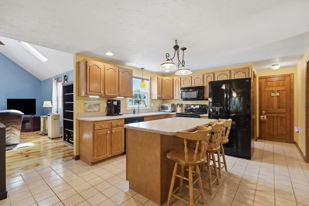 Single Family Residence at 95 Mccracken Road, Millbury MA 01527, Millbury, photo 5 of 41