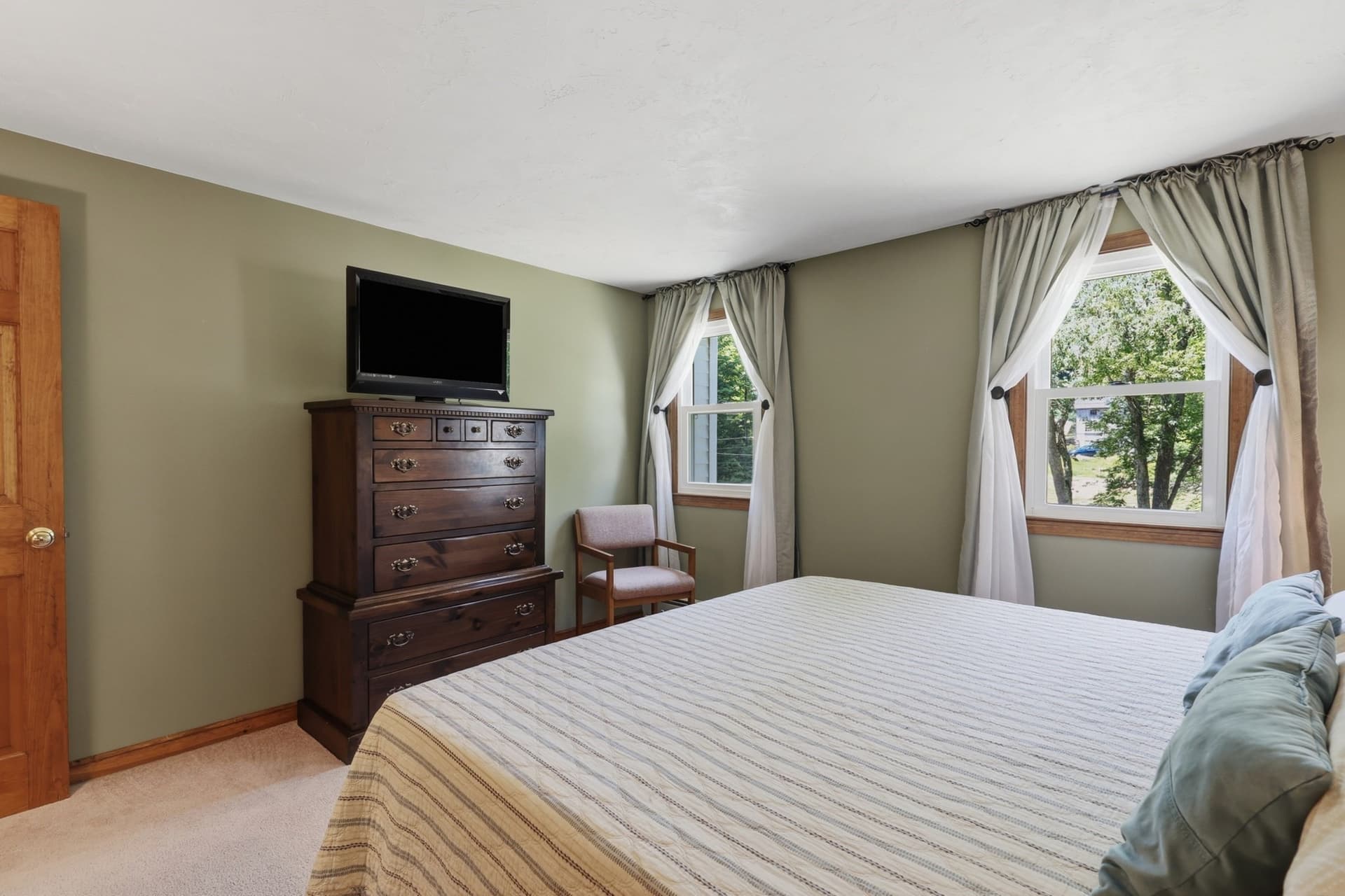 Single Family Residence at 95 Mccracken Road, Millbury MA 01527, photo 24 of 41