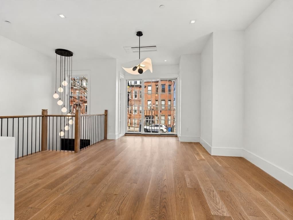 Single Family Residence at 561 E Broadway # 561, Boston MA 02127, Boston, photo 2 of 36