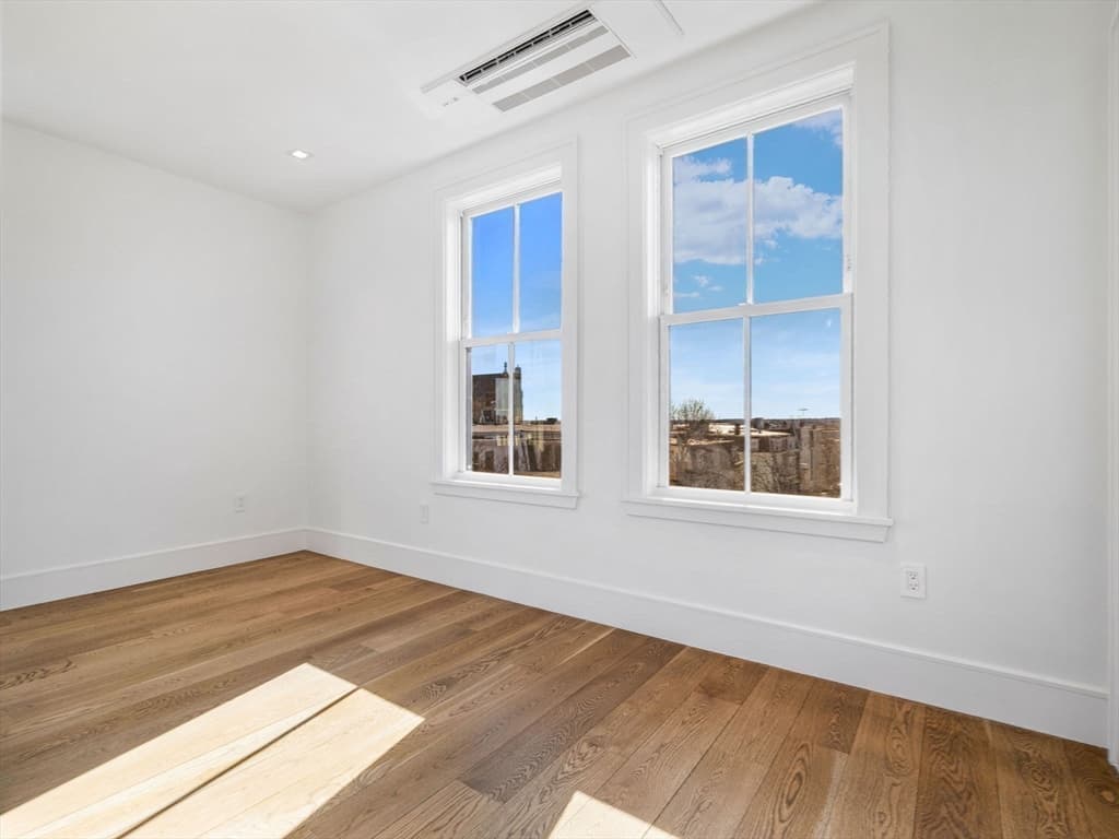 Single Family Residence at 561 E Broadway # 561, Boston MA 02127, Boston, photo 26 of 36
