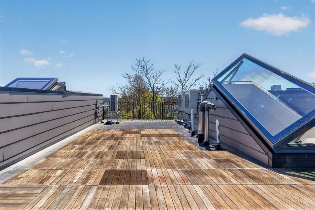Single Family Residence at 561 E Broadway # 561, Boston MA 02127, Boston, photo 32 of 36