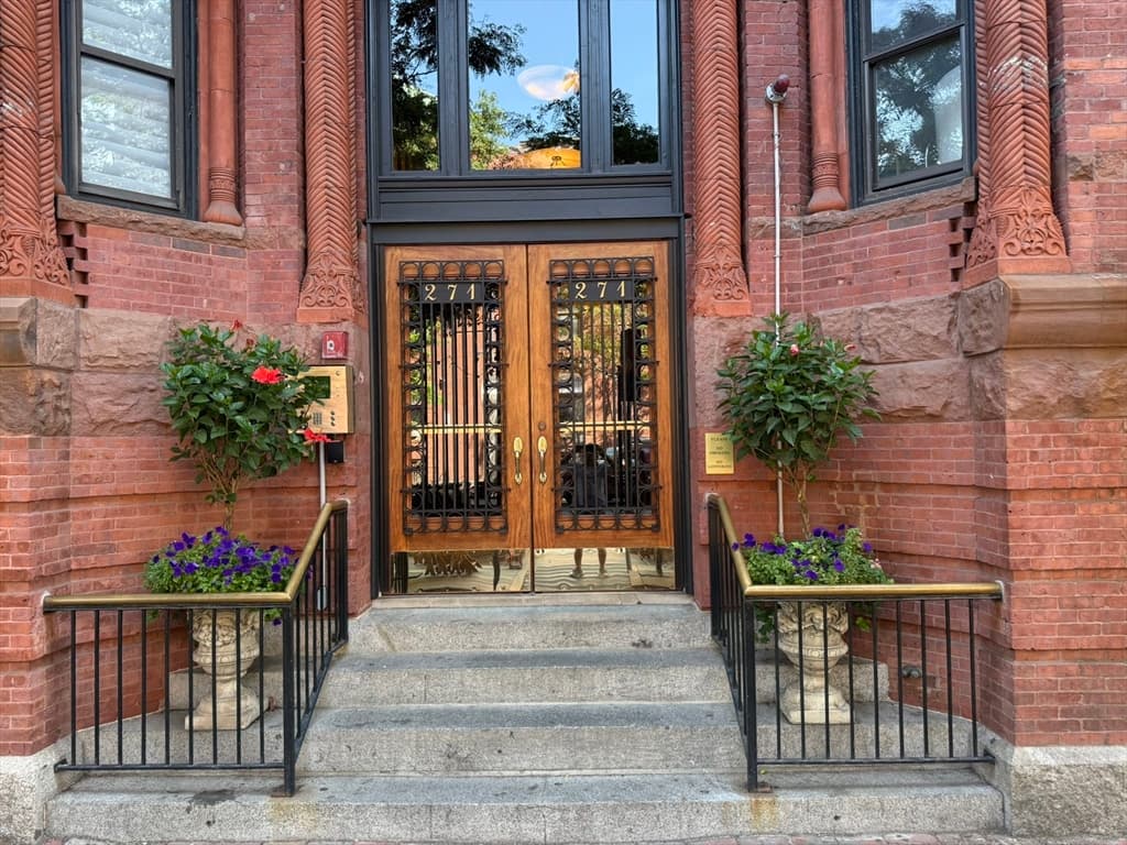 271 Dartmouth Street # 2F, Boston MA 02116