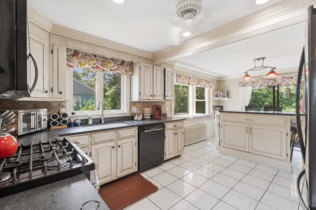 125 Jaffrey St, Weymouth MA 02188 photo 5