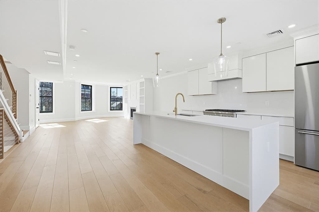 667 Tremont PH, Boston MA 02118