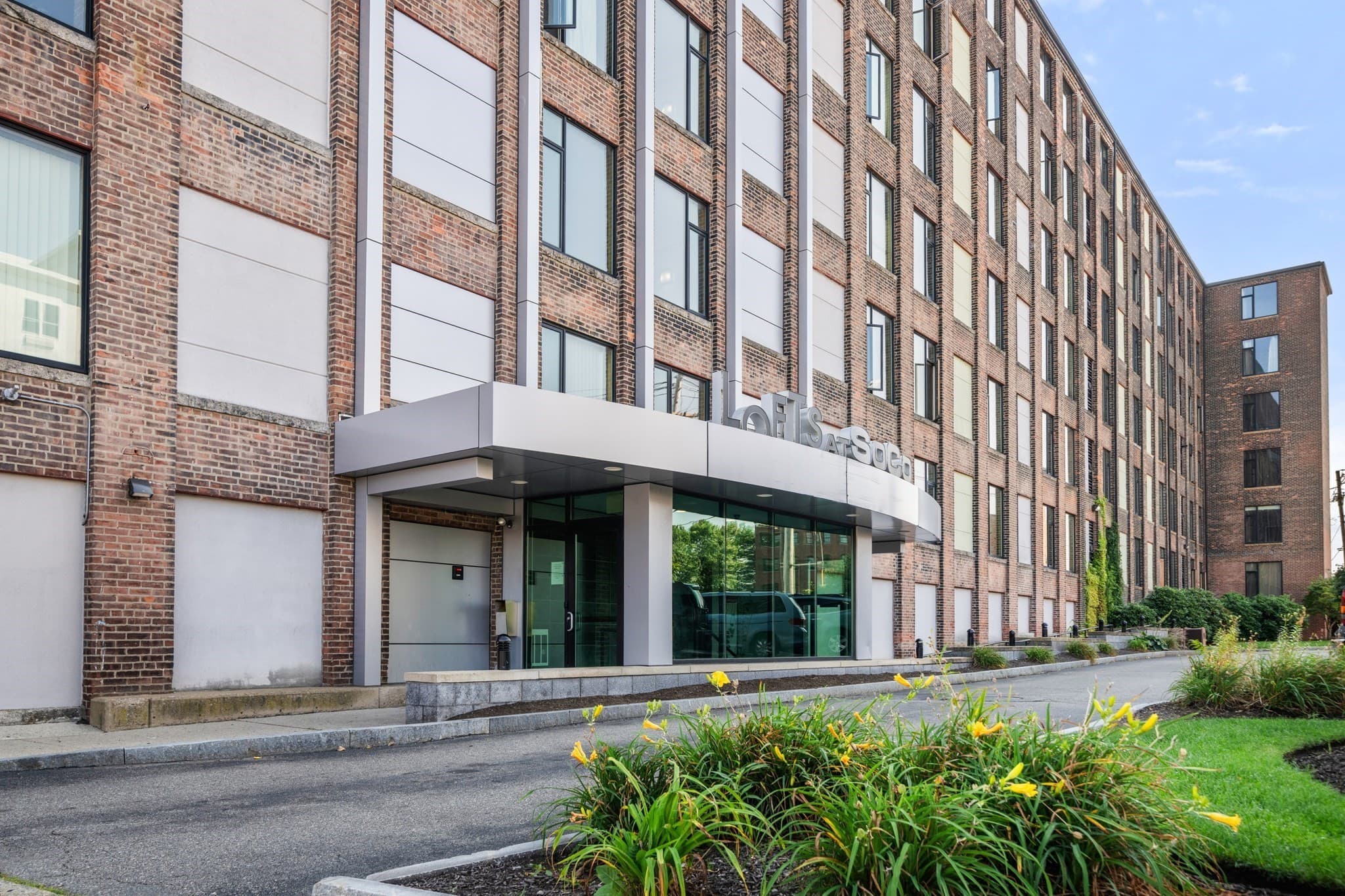 Condominium at 147 Centre Street # 603, Brockton MA 02302, photo 2 of 13