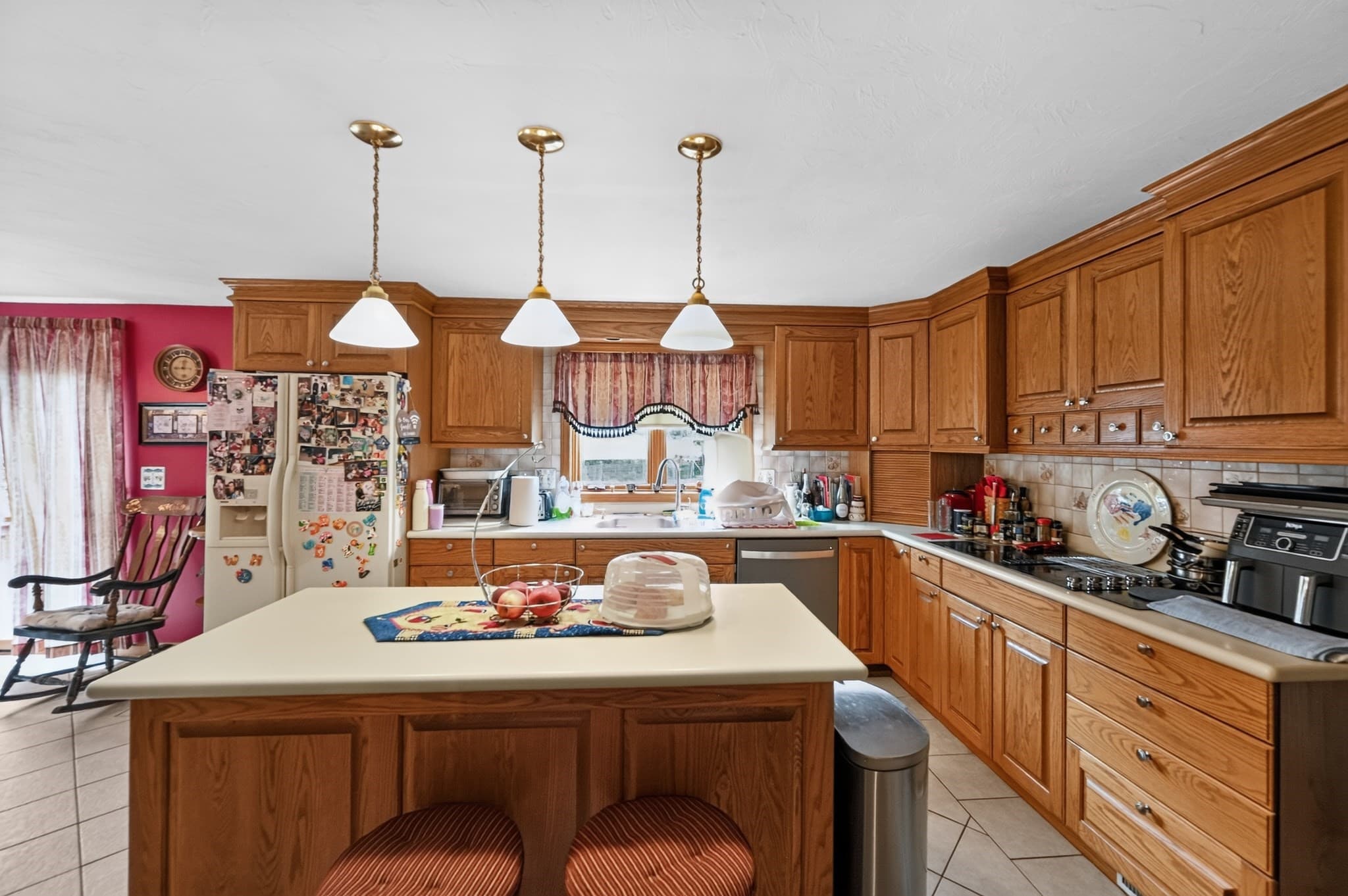 Single Family Residence at 16 Hill St, Shrewsbury MA 01545, photo 7 of 42