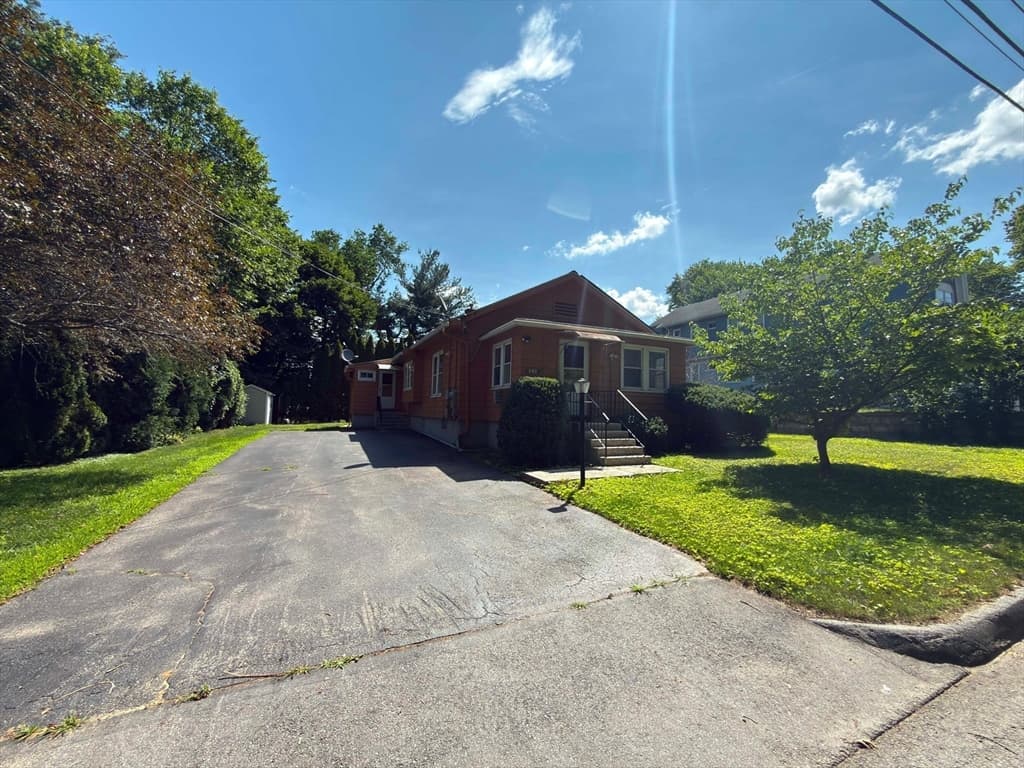 31 Colby Ave, Worcester MA 01605 photo 2