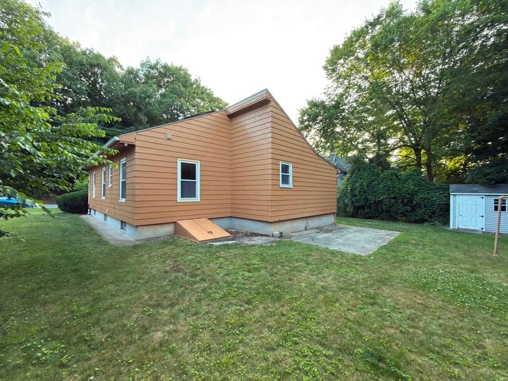 31 Colby Ave, Worcester MA 01605 photo 4