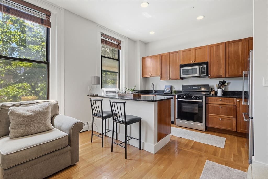 Condominium at 32 Yarmouth St # 2, Boston MA 02116, Boston, photo 2 of 16