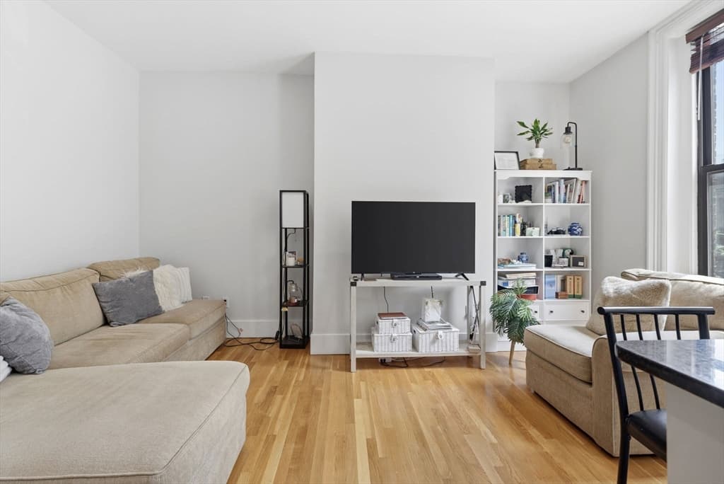 Condominium at 32 Yarmouth St # 2, Boston MA 02116, Boston, photo 6 of 16